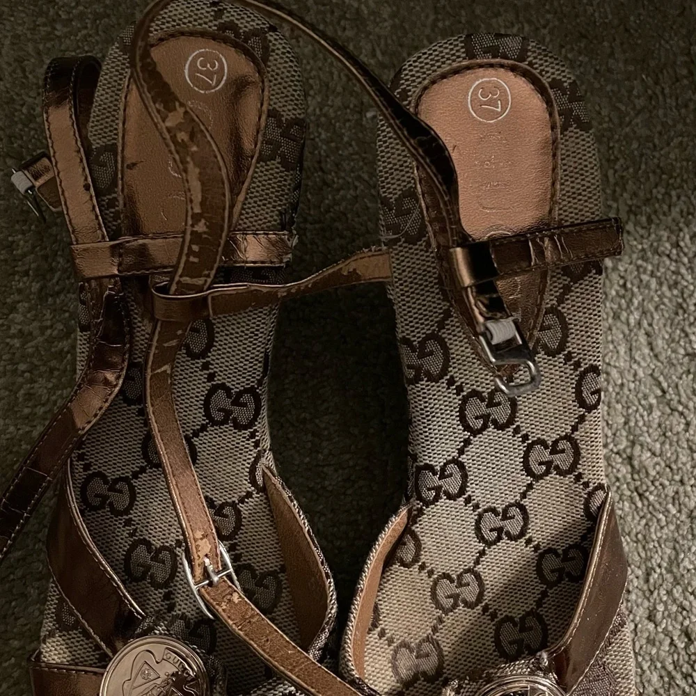 Gucci - Picture 2 of 4